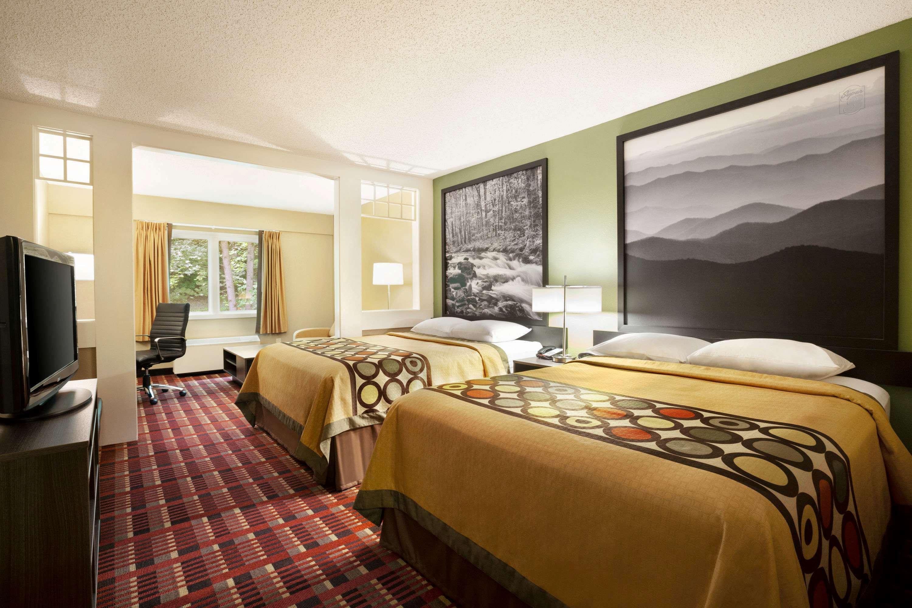 Super 8 By Wyndham Cherokee Exterior photo