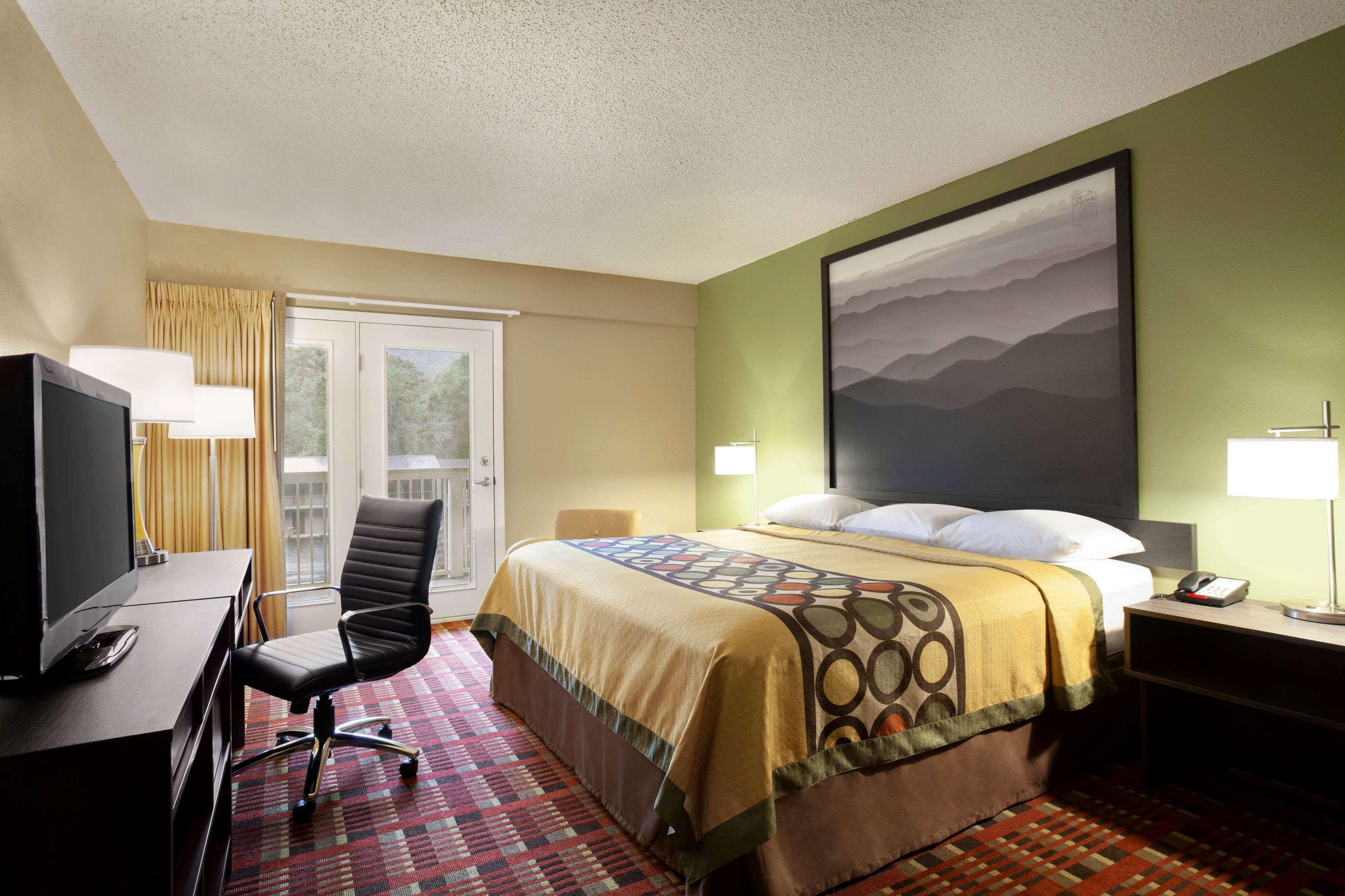 Super 8 By Wyndham Cherokee Exterior photo