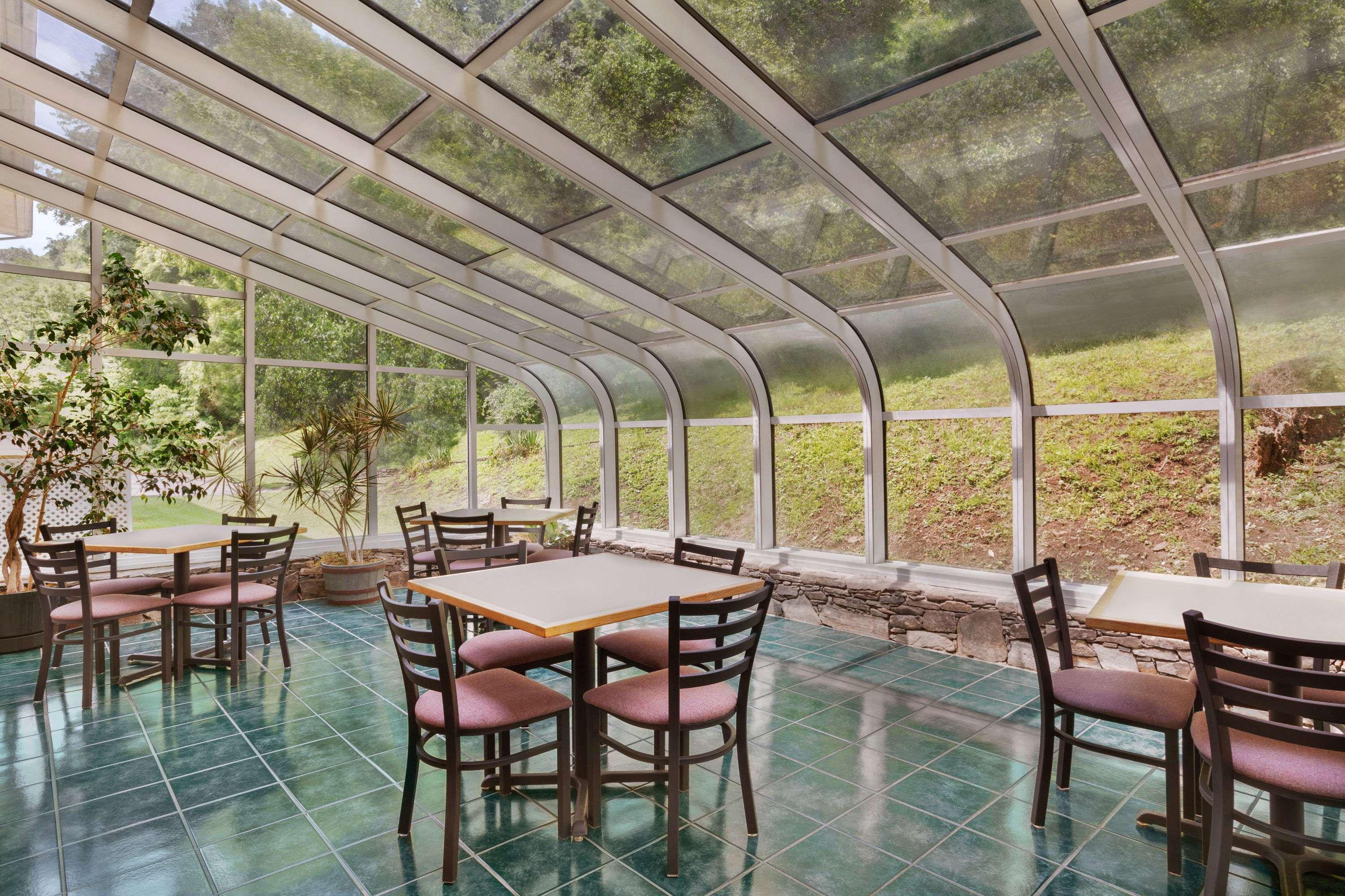 Super 8 By Wyndham Cherokee Exterior photo